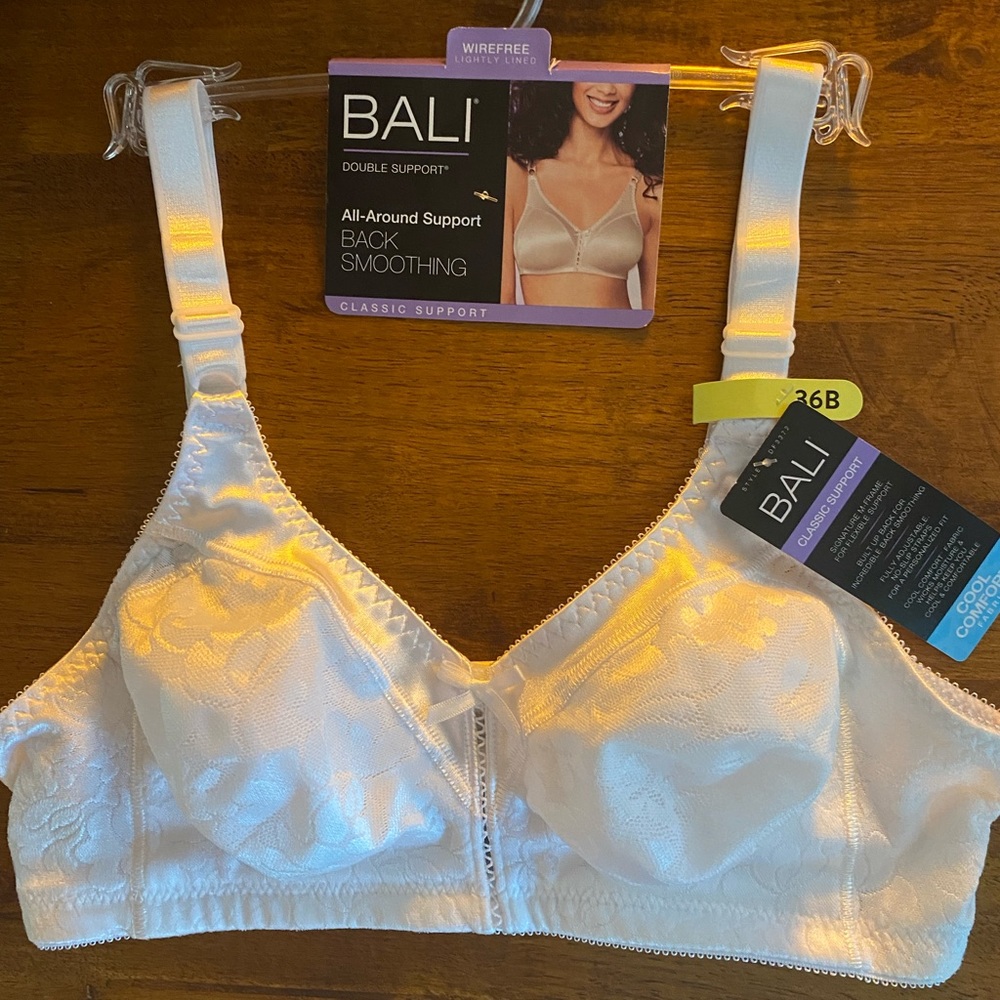 BALI Women's Double Support/ Cool Comfort Bra Size 36B/ White 3372.  Bra is NWT